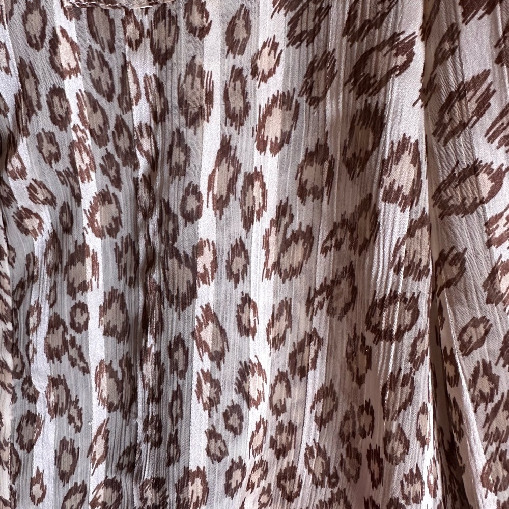 Lucky Brand size medium chic and elevated Leopard Print Button-Up Blouse! NWOT - Picture 4 of 10